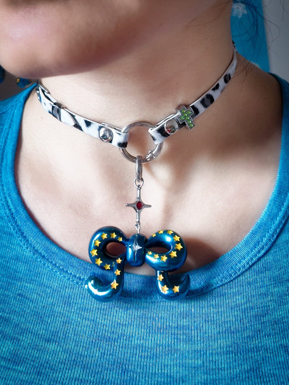 Galaxy blue snake bowtie jewelry set with electric yellow stars and felt tongue in Y2K pop-art style